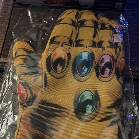 Marvel Infinity Gauntlet Glove with Gem Colors - Picture 3 of 7